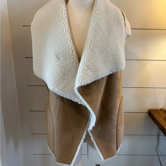 Velvet by Graham & Spencer Tan and Cream Teddy Jacket with Waterfall Collar - Picture 2 of 8